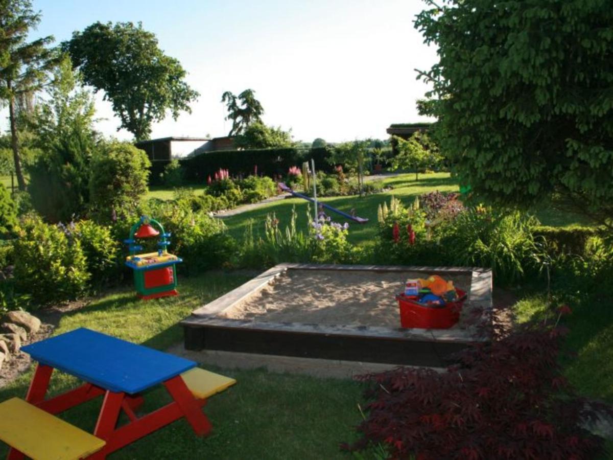 Apartment In Robertsdorf With Garden, Terrace, Barbecue Blowatz Quarto foto