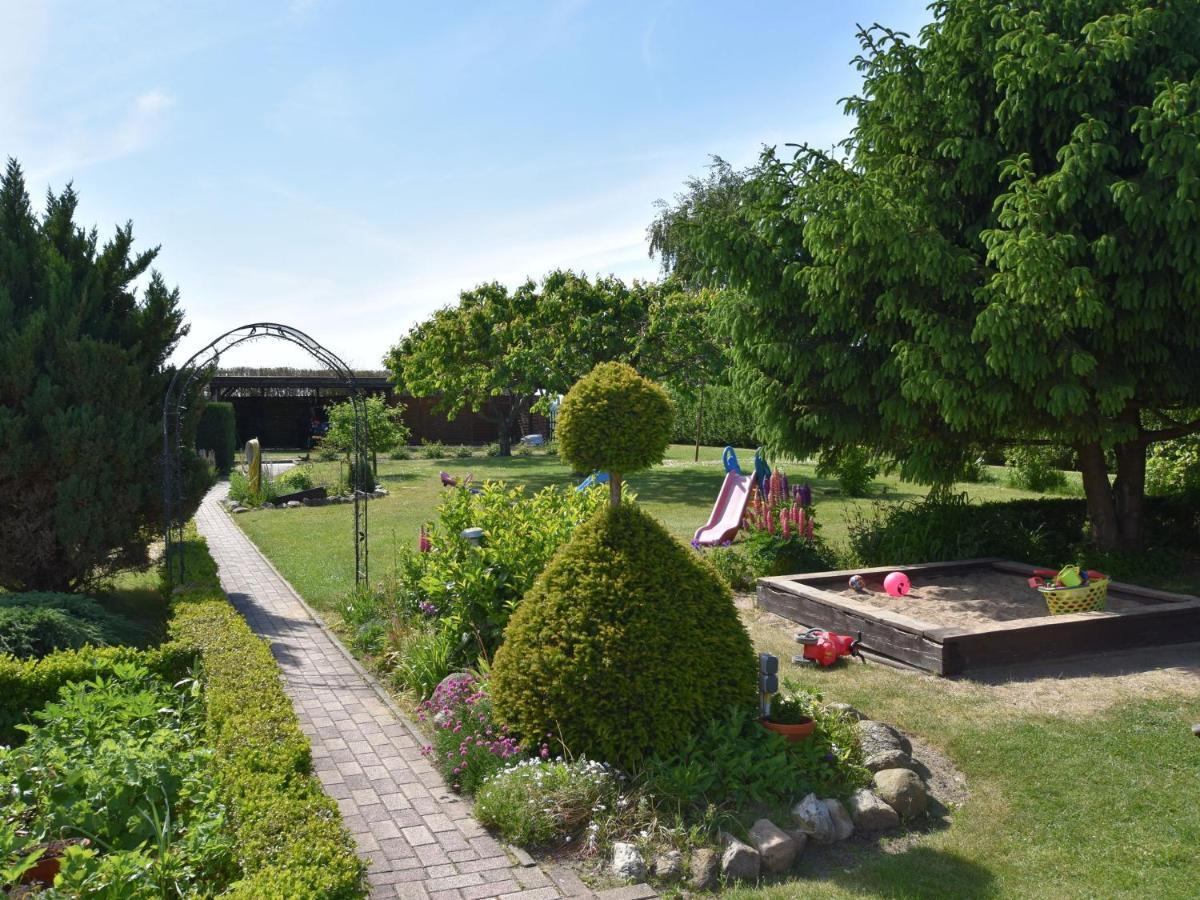Apartment In Robertsdorf With Garden, Terrace, Barbecue Blowatz Quarto foto